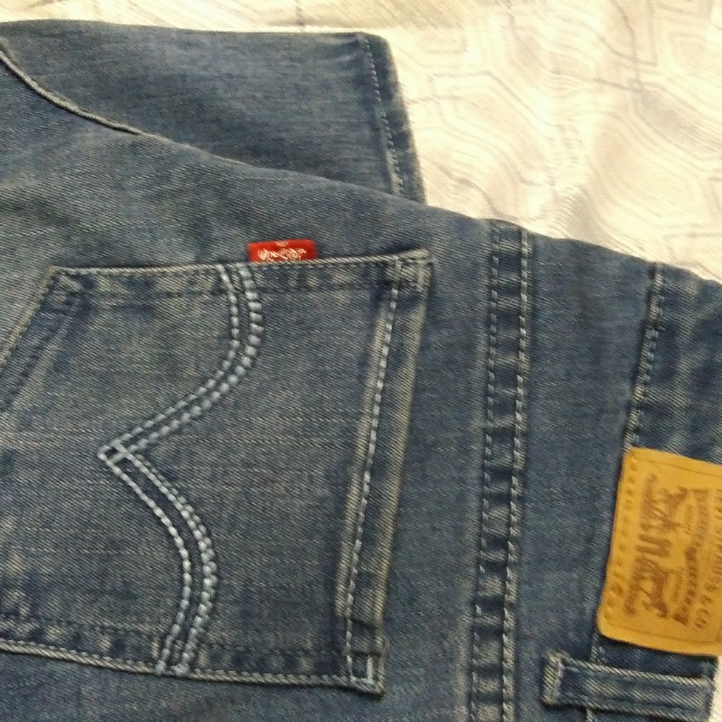 Levis 710